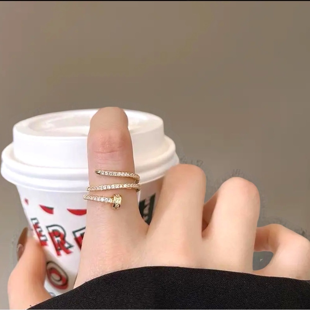💋💄18k Gold Polymer Sparkling Zircon Swirl Nail Ring - Picture 3 of 17